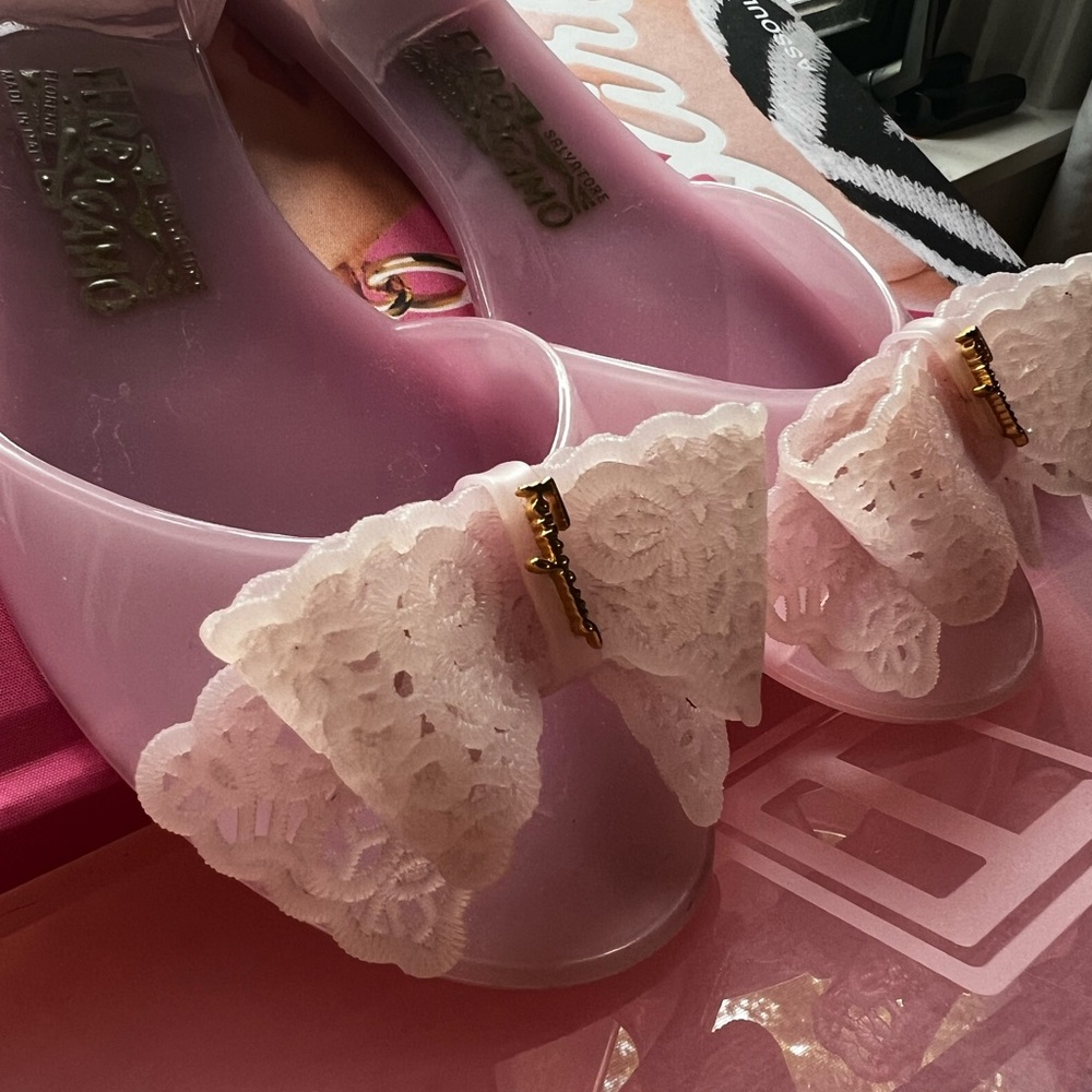 Salvatore Ferragamo Preita Lace-Bow Jelly Flat Sandals Pink / Purple Size 8